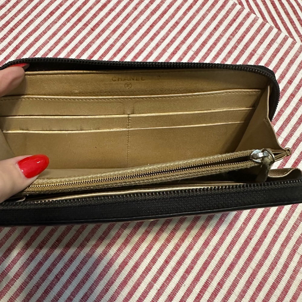 Chanel Camillia calfskin zip wallet. - Picture 8 of 12